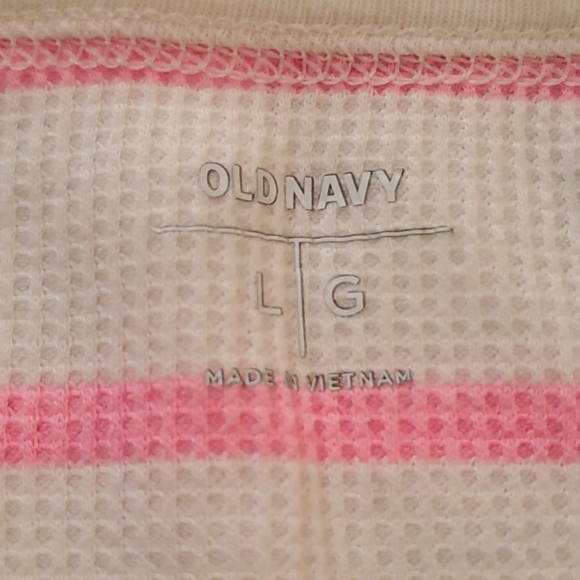 Old navy t-shirt - Picture 2 of 3